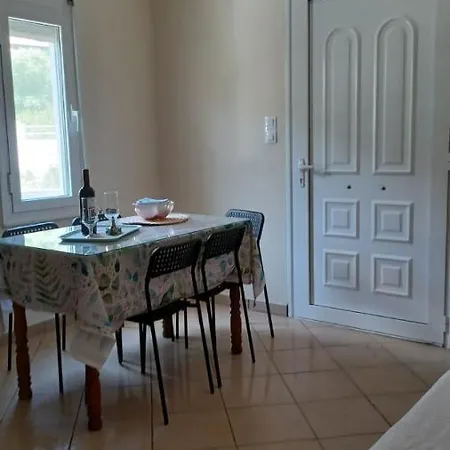 Nikiana's View, 3 Bedroom Apartman